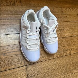 Jordan 11 low pure violet